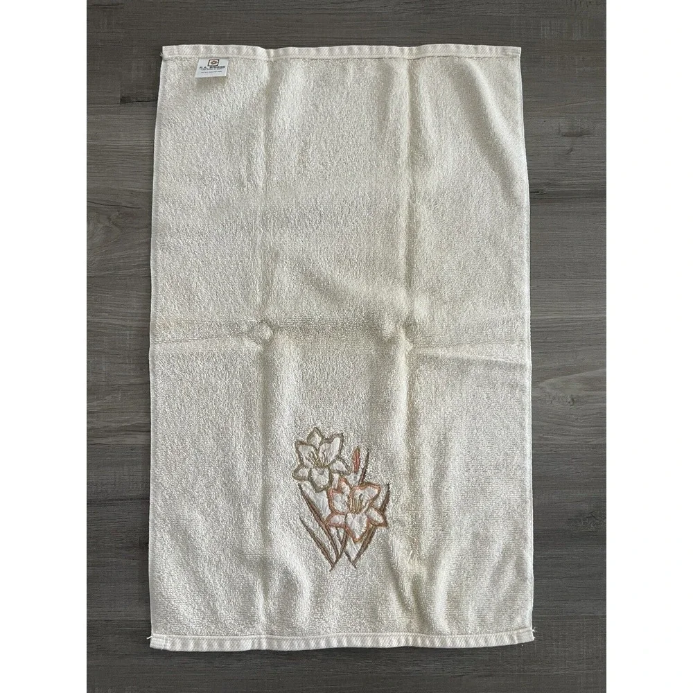 Set of 2 Vintage Cream Color Embroidered Applique Flowers‎ Hand Towels